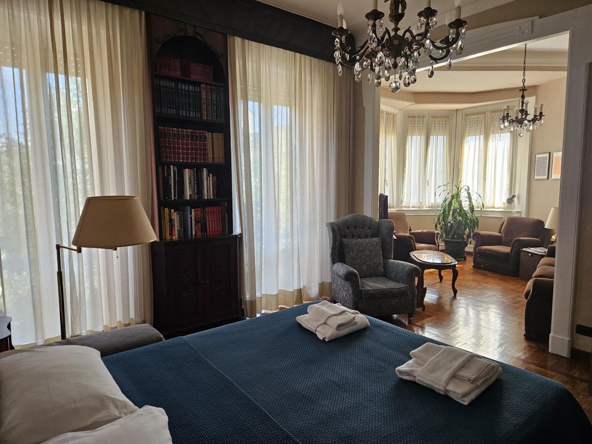 Homegallery - Elegante Appartamento Milanese Dış mekan fotoğraf